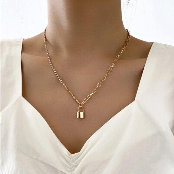 Padlock Charm Bling & Chain Link gold necklace - Picture 3 of 8